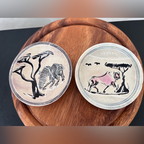 Pair of Vintage Small Decorative Handpainted African Soapstone Bowl - Picture 1 of 5